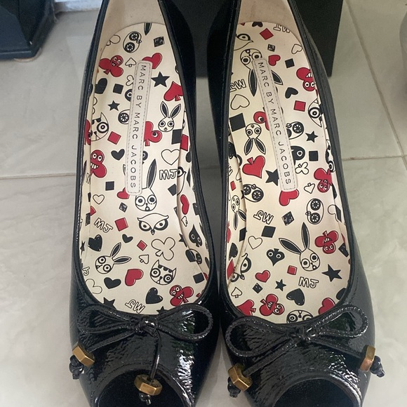 Marc by Marc Jacobs 101 Naplack Black parent leather peep toe heels - Picture 8 of 9